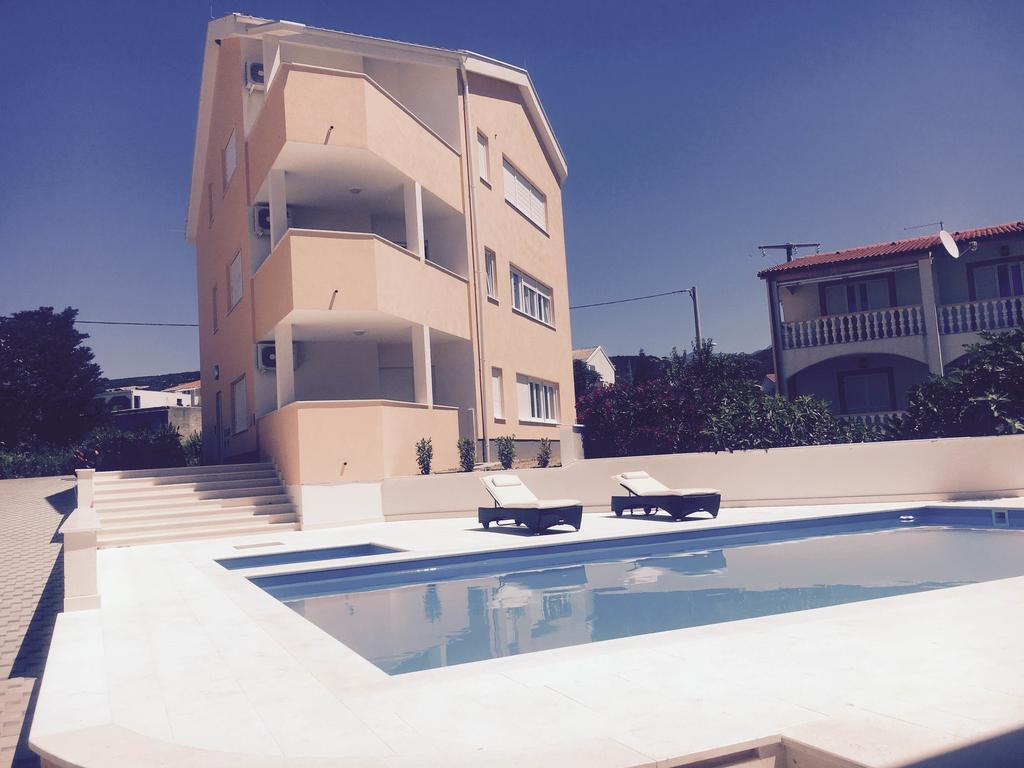 Orange Apartments Novaglia Esterno foto